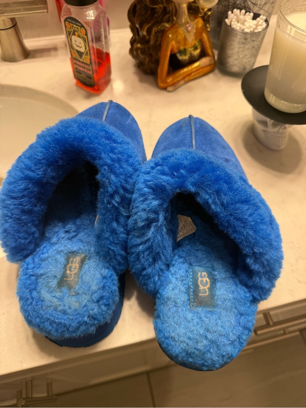 UGG Slippers - Picture 3 of 4